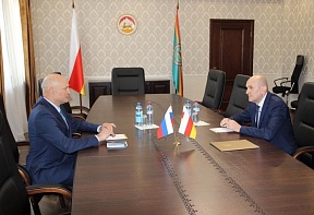 Министр иностранных дел Республики Южная Осетия А.М.Джиоев принял Чрезвычайного и Полномочного Посла Российской Федерации в Республике Южная Осетия М.М.Кулахметова