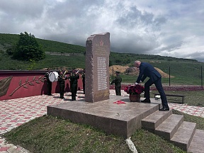 8 мая в с. Прис Посол М.Кулахметов принял участие в церемонии возложения цветов к Вечному огню, приуроченной к 78-ой годовщине Победы в Великой Отечественной войне.