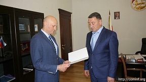 Посол России в Южной Осетии М.М.Кулахметов лично передал К.Х.Джуссоеву поздравление Председателя Правительства России М.В.Мишустина с назначением на пост Председателя Правительства Южной Осетии