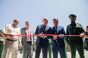 Посол России в Южной Осетии М.М. Кулахметов принял участие в торжественной передаче югоосетинской стороне российского военно-технического оборудования