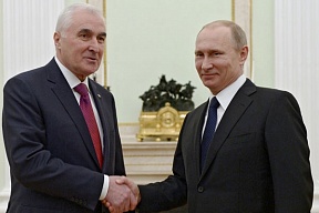 Посол России в Южной Осетии М.М.Кулахметов поздравил экс-президента Республики Южная Осетия Л.Х.Тибилова с 70-летним юбилеем