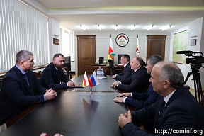 Президент Южной Осетии Алан Гаглоев принял делегацию из Карачаево-Черкесской Республики