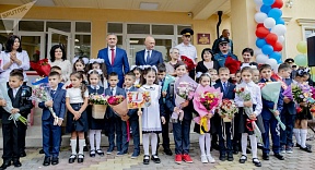 Посол России в Южной Осетии М.М.Кулахметов посетил торжественную школьную линейку по случаю начала нового учебного года в СОШ №3 Цхинвала