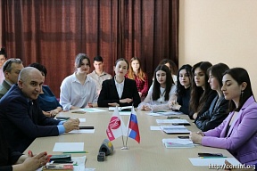 Дипломаты Посольства России в Южной Осетии приняли участие в круглом столе на тему «Учитель! перед именем твоим…»