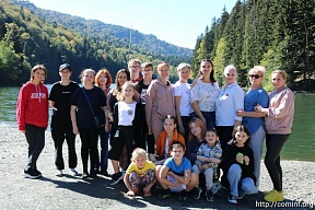 Вынужденные переселенцы из ДНР побывали на озере Коз Дзауского района Вынужденные переселенцы из ДНР побывали на озере Коз Дзауского района
