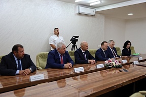 Президент Южной Осетии А.Э.Гаглоев принял делегацию Государственной Думы Российской Федерации