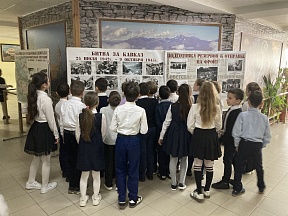 Подготовленная Посольством России в Южной Осетии фотовыставка, приуроченная к 80-летию Победы, представлена вниманию учащихся и преподавательского состава средней общеобразовательной школы № 1
